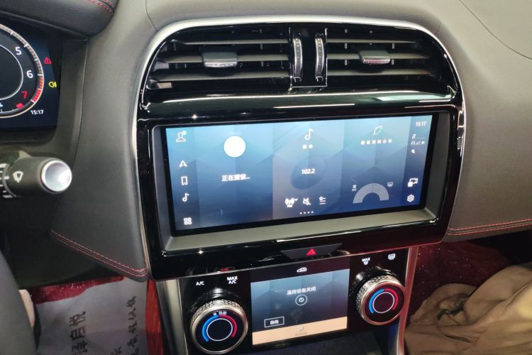 捷豹XEL 2024款 2.0T 250PS R-DYNAMIC S耀黑运动版中控内饰16