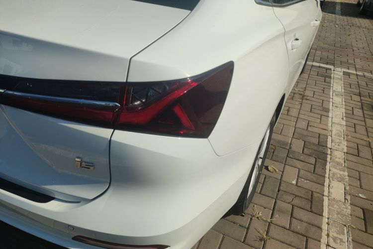 荣威i5 2023款 1.5L CVT豪华版车身外观6006