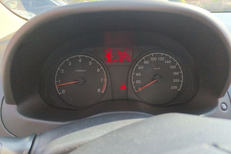 现代 瑞纳 2014款 1.4L 手动智能型GLS中控内饰14