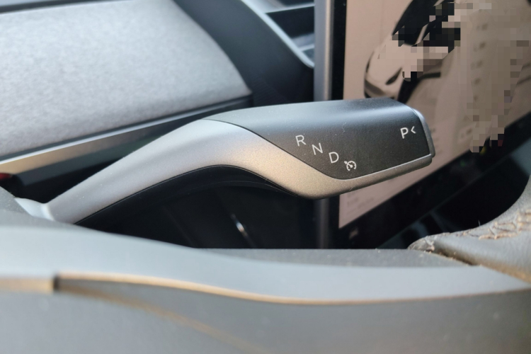 特斯拉 Model Y 2023款 后轮驱动版中控内饰18