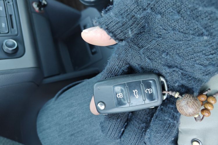 大众 途安 2013款 1.4T 手动风尚版5座中控内饰11