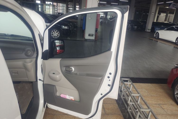 日产NV200 2016款 改款 1.6L CVT尊享型中控内饰7004