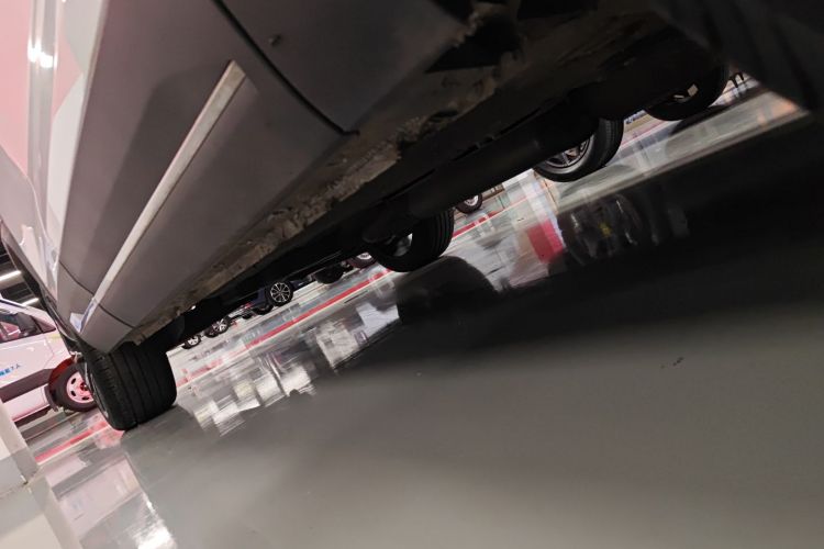 捷途X90 PRO 2024款 2.0T DCT尊贵版 5座机舱底盘29