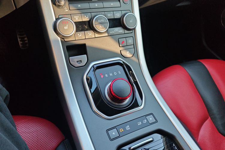 路虎 揽胜极光(进口) 2015款 2.0T NW8 Brit限量版中控内饰18