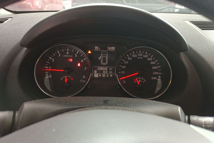 日产 逍客 2012款 2.0XL 火 CVT 2WD中控内饰14