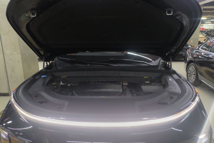 理想汽车 理想L9 2025款 Ultra 智能焕新版机舱底盘24