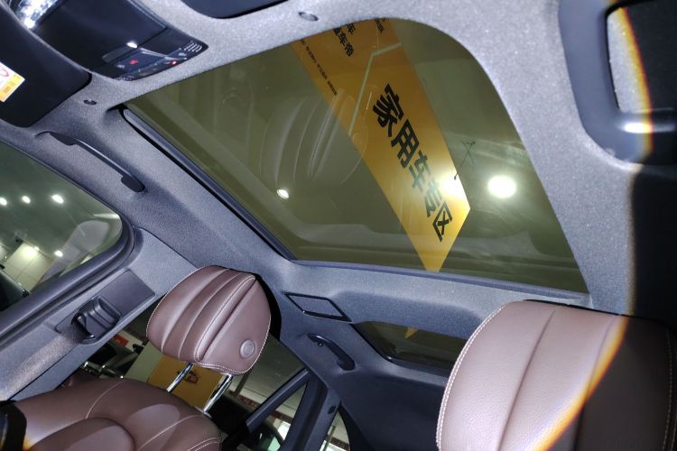 奔驰GLC 2022款 改款三 GLC 300 L 4MATIC 豪华型中控内饰22