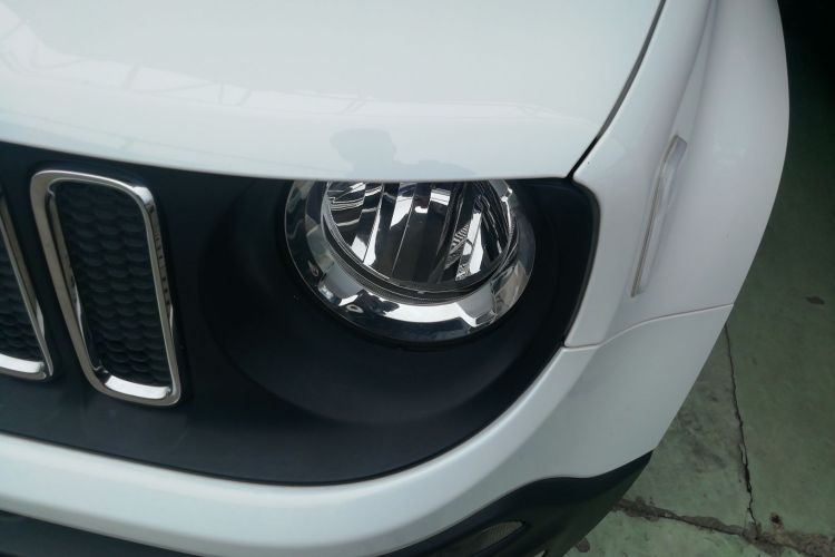 Jeep 自由侠 2017款 180T 自动高能版局部细节36