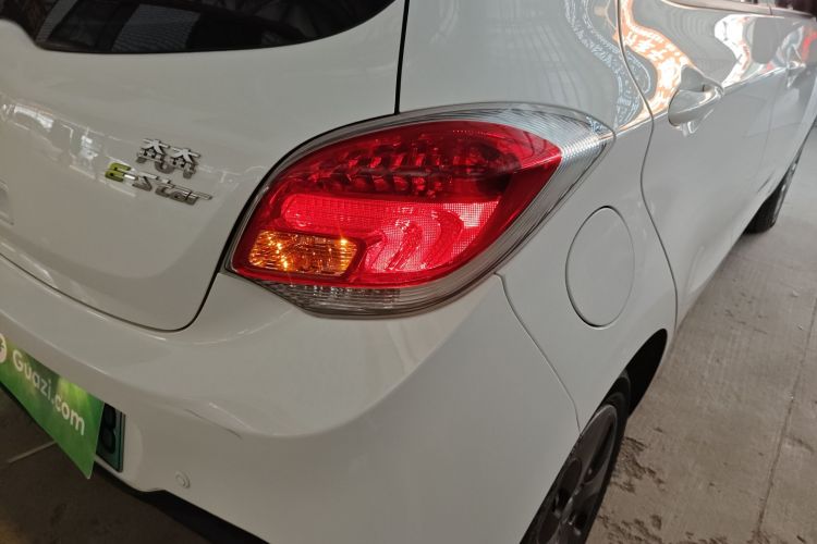 长安欧尚 奔奔E-Star 2021款 国民版 心悦版（快充版）磷酸铁锂（31.95kWh）车身外观9