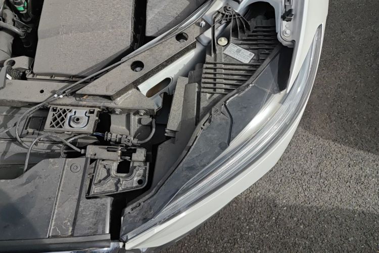 沃尔沃XC60 2025款 B5 四驱智远豪华版机舱底盘26