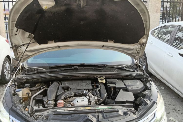 雪铁龙C4L 2016款 1.6T 自动精英型机舱底盘24