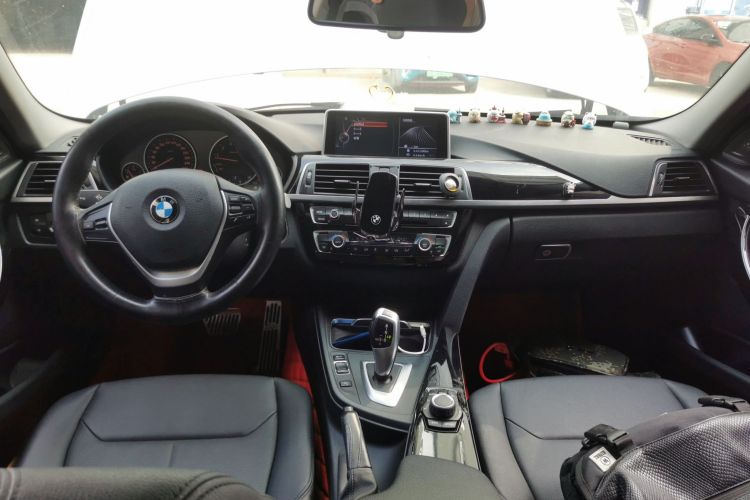 宝马3系 2017款 320Li 时尚型中控内饰12