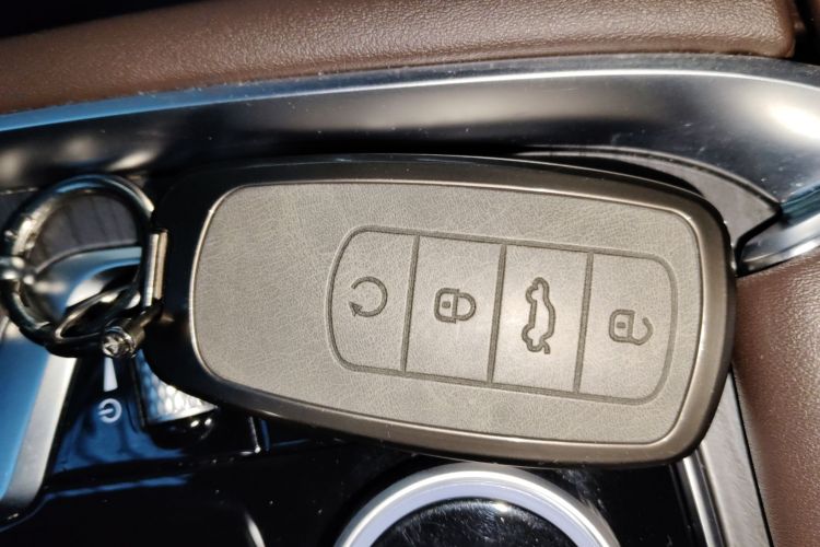 奇瑞 瑞虎8 PRO 2024款 冠军版 390T 两驱巅峰版 7座中控内饰7001