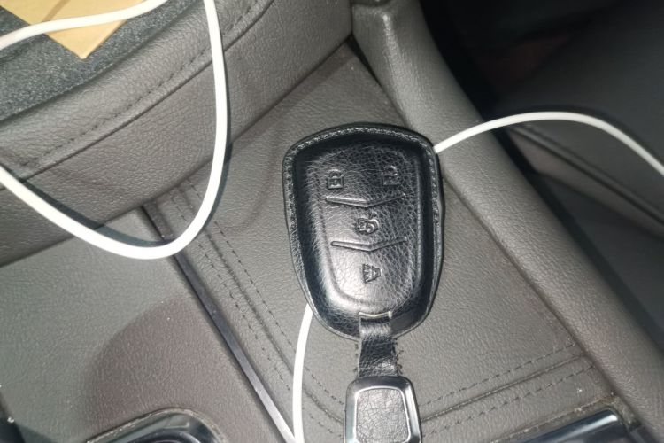 凯迪拉克XT5 2018款 28E 四驱技术型中控内饰11