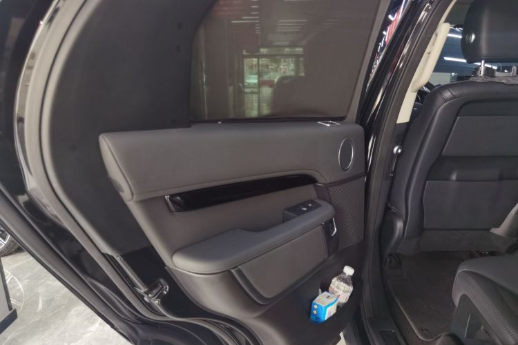 路虎 发现 2019款 2.0T SE中控内饰49