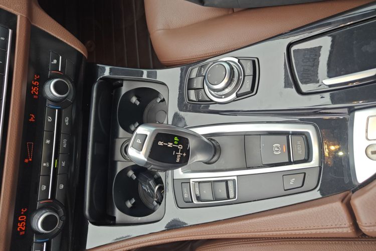 宝马5系 2017款 520Li 典雅型中控内饰18