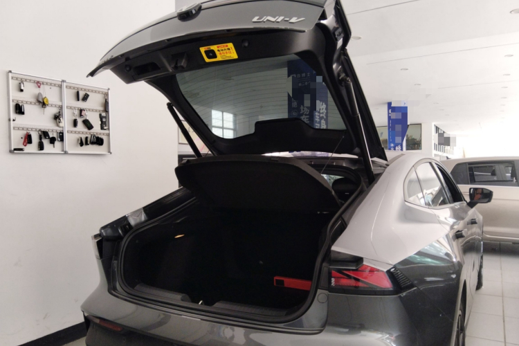 长安UNI-V 2022款 1.5T 尊贵型局部细节23