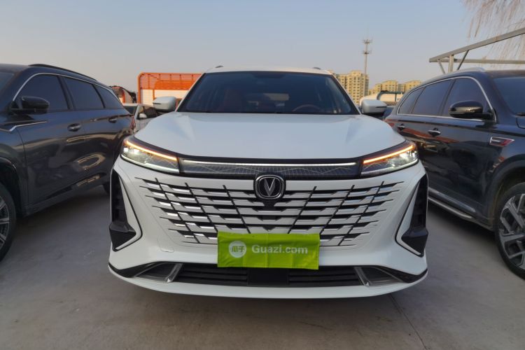 长安CS75 PLUS 2023款 第三代 1.5T 自动尊贵型车身外观2