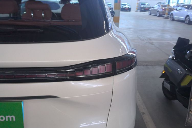 长安CS75 PLUS 2025款 第四代 UItra 2.0T 新蓝鲸 智慧劲擎型车身外观9