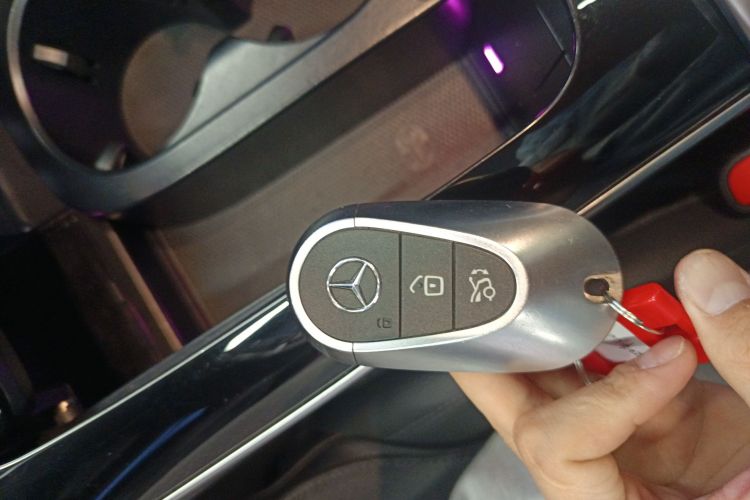 奔驰C级 2023款 C 260 L 运动版中控内饰11