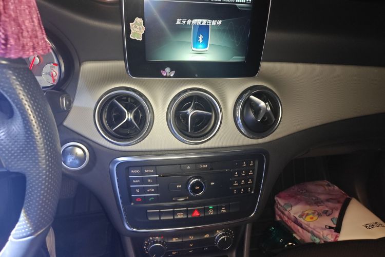 奔驰GLA 2016款 GLA 200 动感型中控内饰16