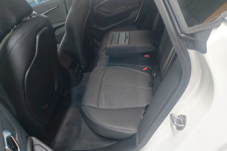 宝马2系(进口) 2023款 225i 四门轿跑车 M运动套装中控内饰21