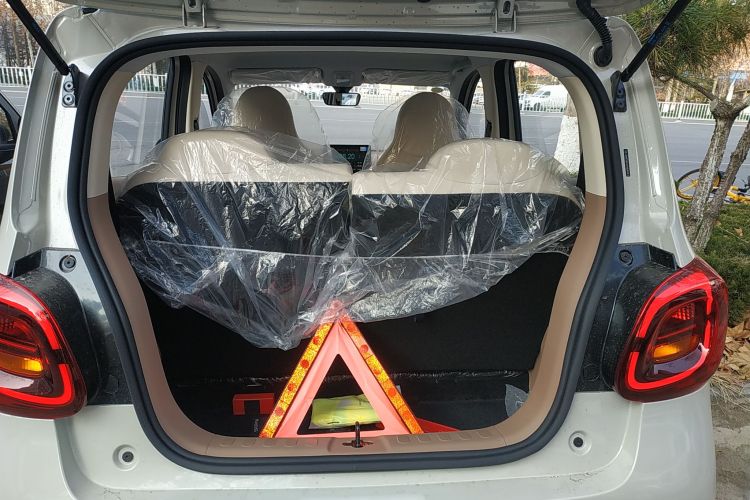 五菱汽车 宏光MINIEV 2025款 四门版 进阶款机舱底盘23