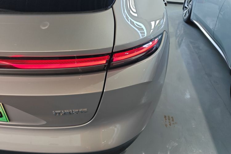 蔚来ET5T 2023款 75kWh Touring车身外观9