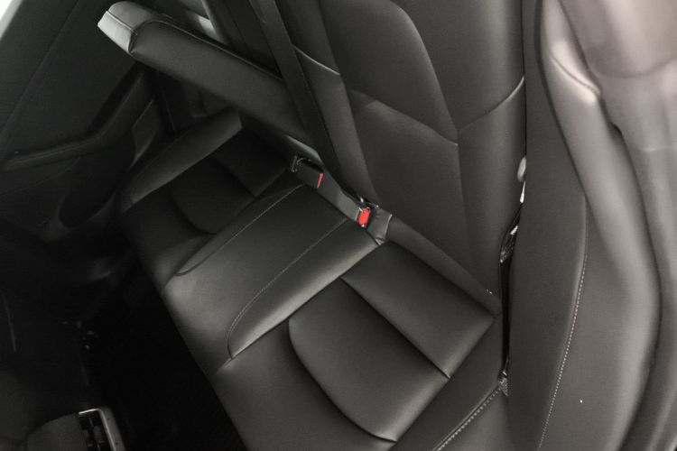 特斯拉 Model 3 2022款 后轮驱动版中控内饰21