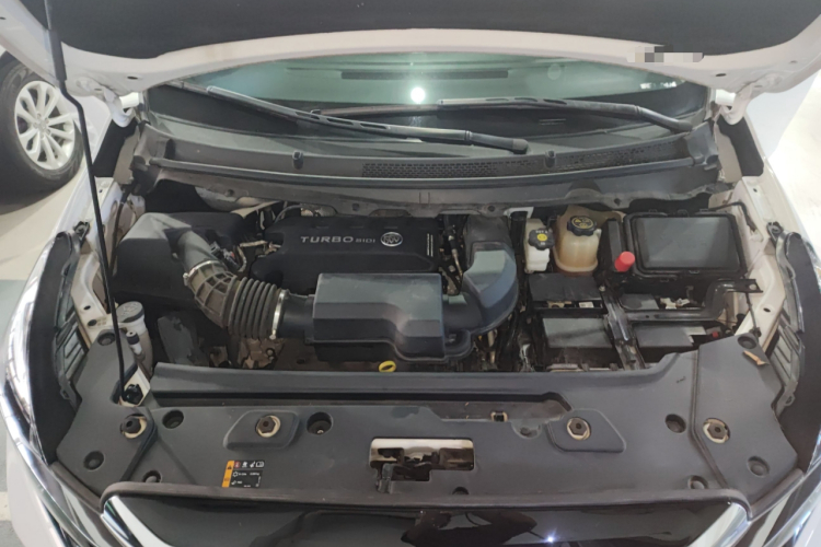 别克GL8 2023款 陆上公务舱 智享型机舱底盘24