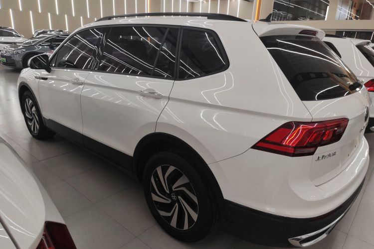 大众 途观L 2022款 330TSI 自动两驱舒享版车身外观4