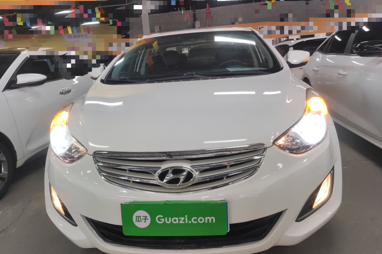 现代 朗动 2013款 1.6L 自动尊贵型车身外观2