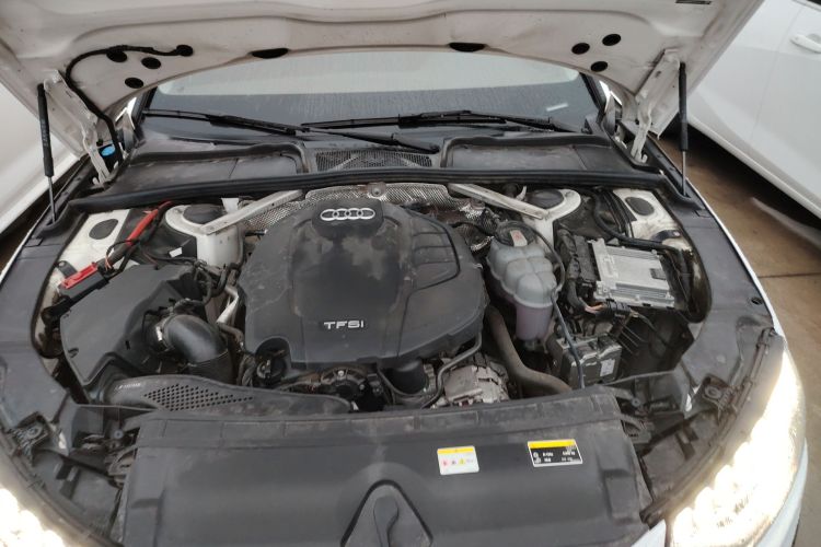 奥迪A4L 2022款 40 TFSI 豪华动感型机舱底盘24