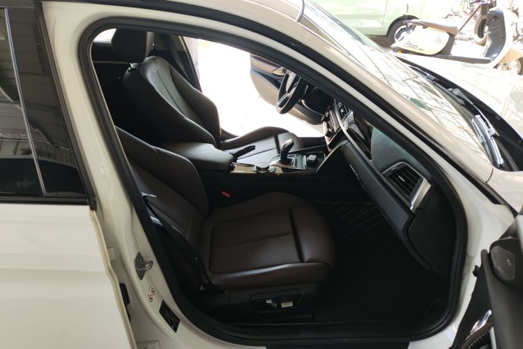 宝马3系 2018款 320Li M运动曜夜版局部细节41