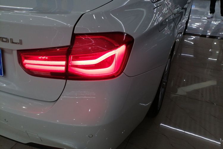 宝马3系 2017款 320Li M运动型车身外观9