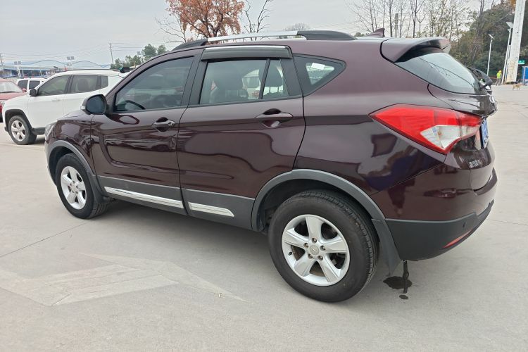 海马S5 2016款 1.5T CVT创享版车身外观4