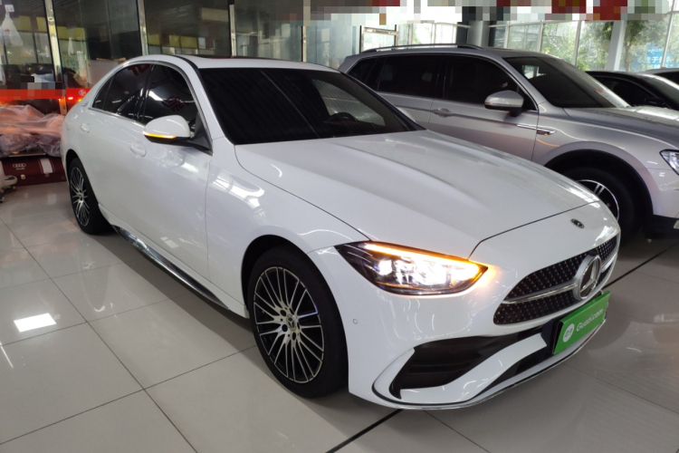 奔驰C级 2023款 改款 C 200 L 运动版车身外观3