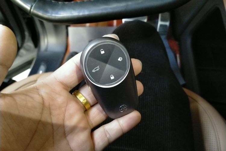 蔚来ES8 2022款 100kWh 领航版 六座中控内饰7001