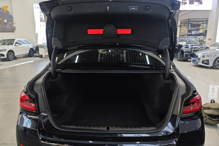 宝马5系 2021款 530Li 领先型 M运动套装机舱底盘23