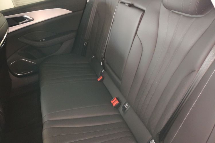 红旗H5 2025款 1.5T DCT旗韵版中控内饰7004