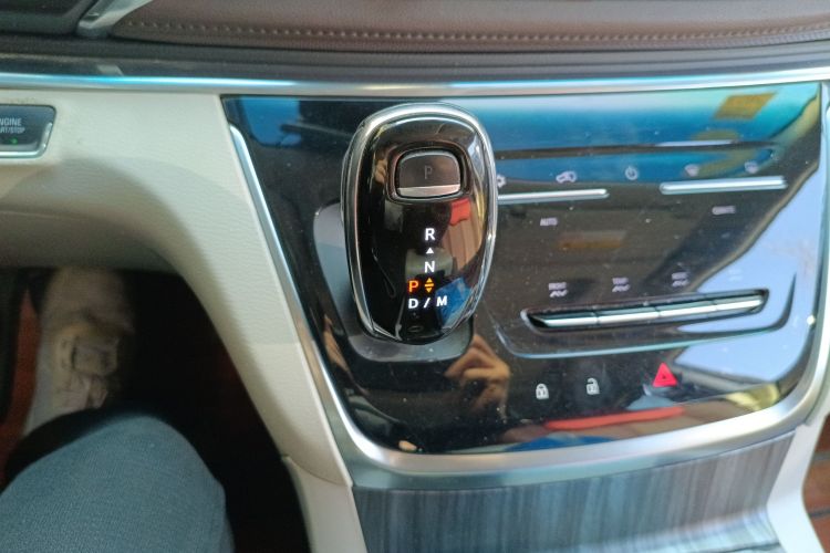 别克GL8 2021款 陆上公务舱 652T 舒适型局部细节18