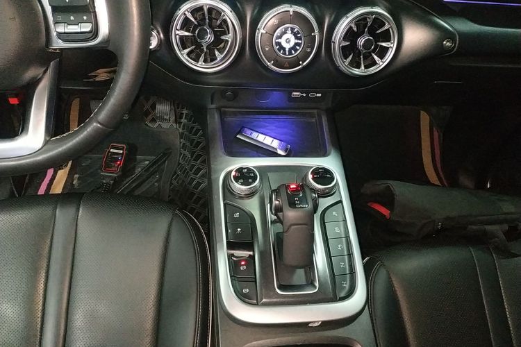 坦克300 2021款 越野版 2.0T 征服者中控内饰18