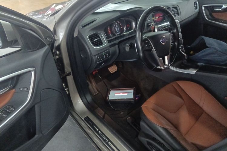 沃尔沃V60 2015款 T5 智雅版中控内饰20