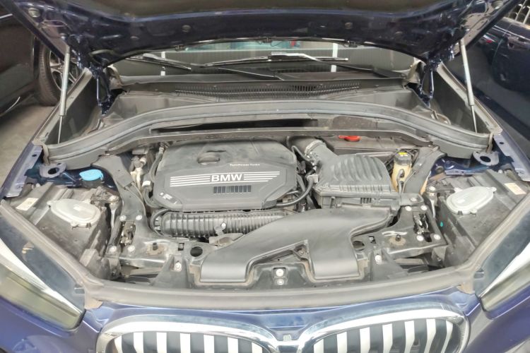 宝马X1 2020款 sDrive25Li 领先型机舱底盘24