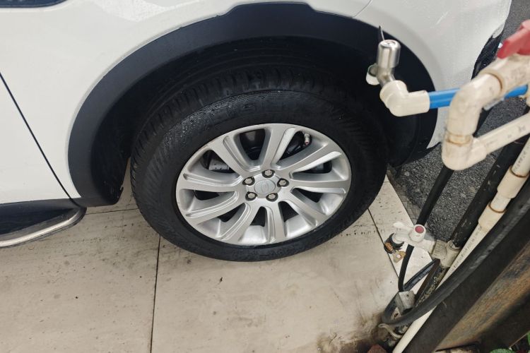 路虎 发现神行 2018款 240PS SE版车身外观10