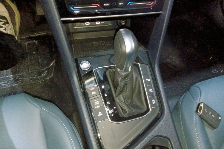 大众 途岳 2024款 300TSI 两驱月尊版中控内饰18