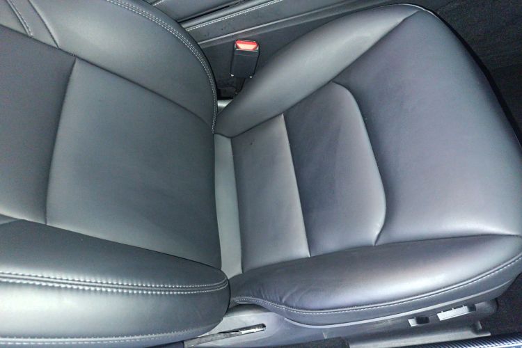 特斯拉 Model Y 2021款 标准续航后驱版局部细节41