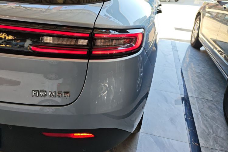 鸿蒙智行 问界M5 2023款 纯电四驱智驾版车身外观9
