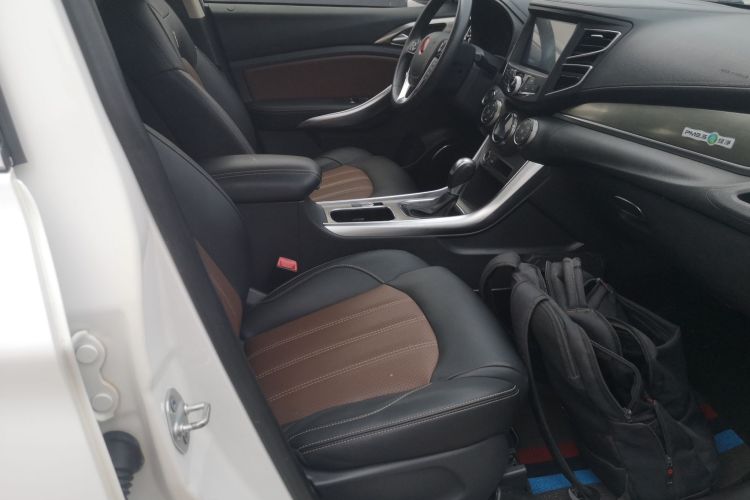 比亚迪 宋 2018款 1.5TID 自动智联尊贵型局部细节41