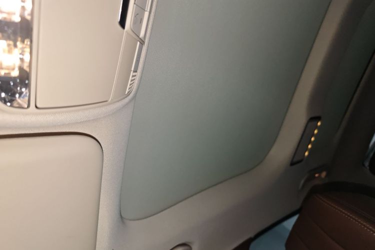 奔驰E级 2023款 E 260 L局部细节22